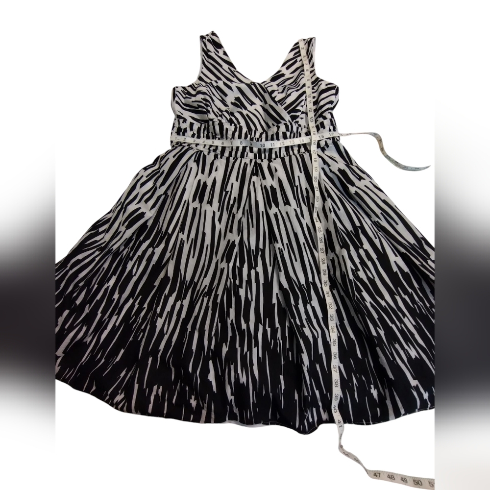 EUC Stylish Black and White Signature Robbie Bee Women's Dress 14W - Picture 5 of 5